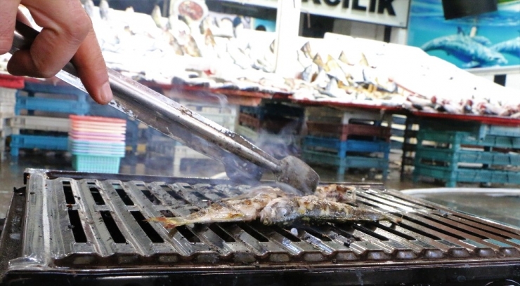 Balıklar Tezgahta, Tadımlıklar Izgarada