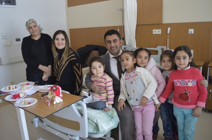 Küçük Melek Her Ay Ameliyat Oluyor