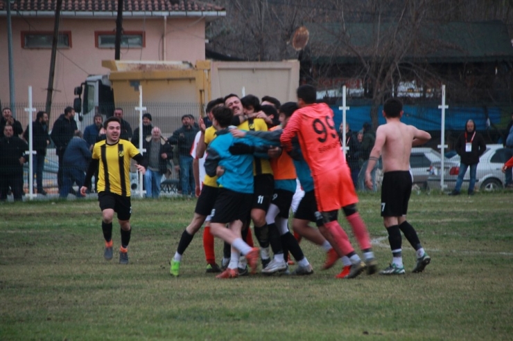 Maçın Devre Arasında Saha Karıştı