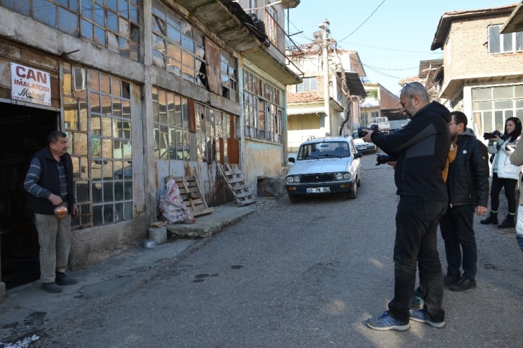 Uşaklı Fotoğrafçılar Demirci’nin Sanatkarları Ve Güzelliklerini Çekti
