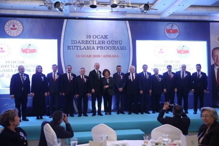 Kaymakam Pamuk’a ’Üstün Hizmet’ Ödülü