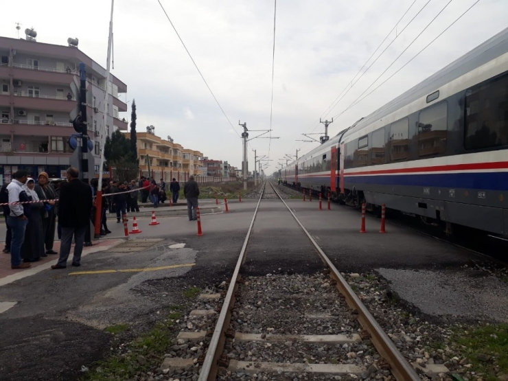 Trenin Çarptığı Kadın Öldü