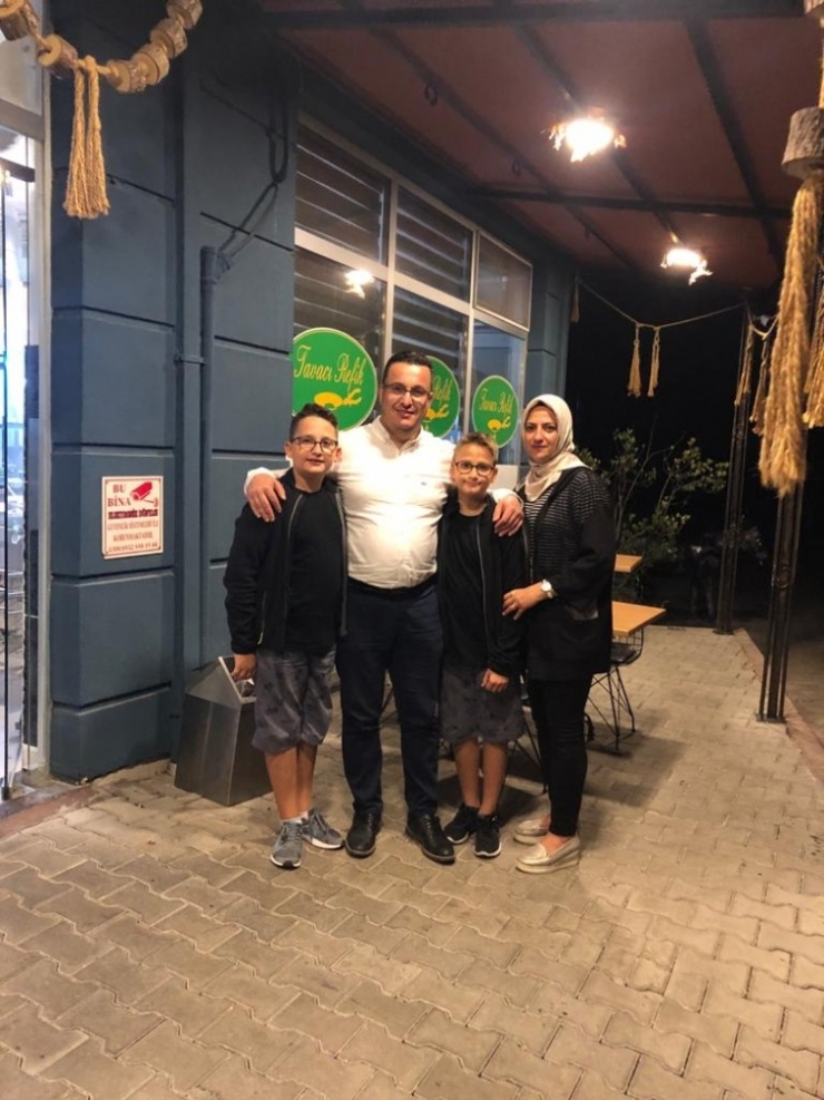 Hizmet İçin Evlerinin Yolunu Unutan Örnek Çift