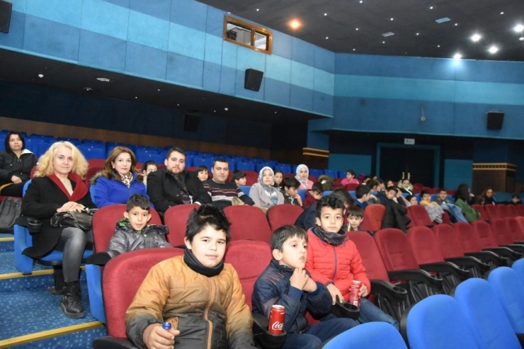 İlk Sinema Deneyimlerini Başkan Özcan İle Yaşadılar