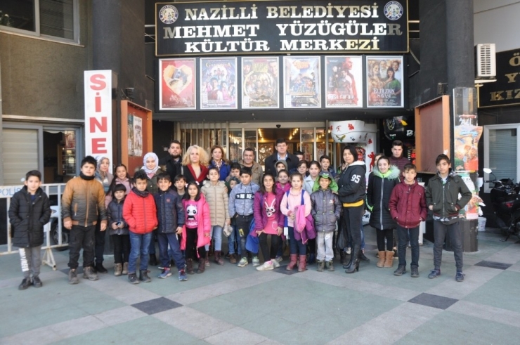 İlk Sinema Deneyimlerini Başkan Özcan İle Yaşadılar