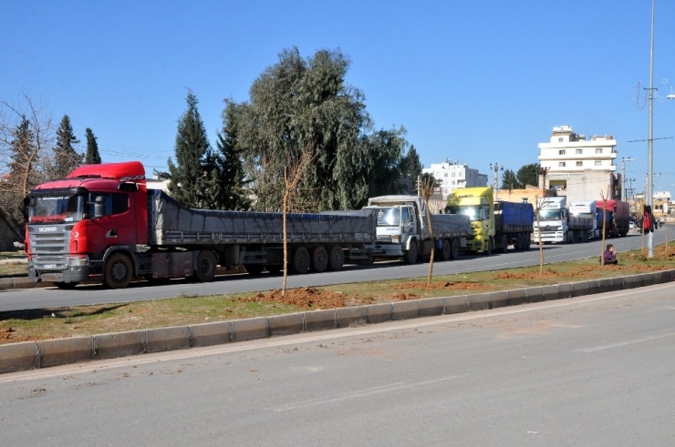 Akçakale Gümrük Kapısı Tam Kapasite İle Çalışmaya Başladı