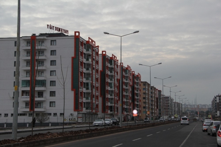 Türkiye’nin En Büyük Mahallesini En Güzel Mahalle Yapmak İçin Kolları Sıvadı