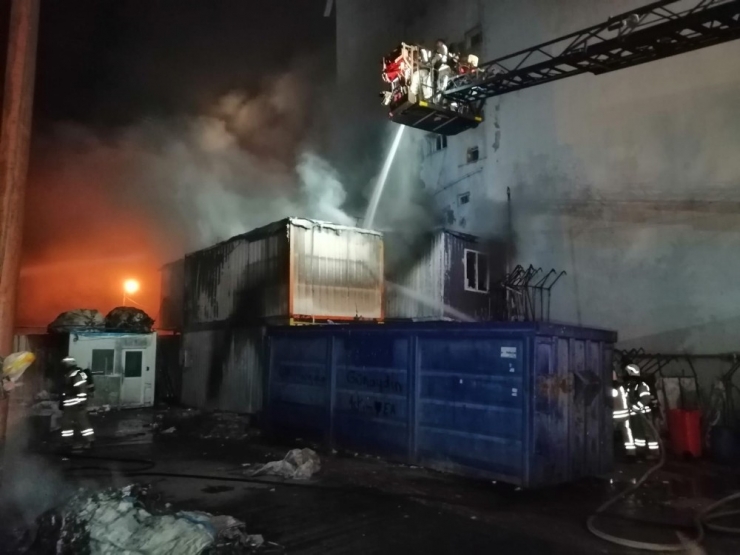 İtfaiye Alevlere Müdahale Etmek İçin Seferber Oldu