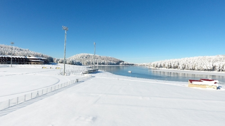 Buz Tutan Topuk Yaylası Göleti Havadan Görüntülendi