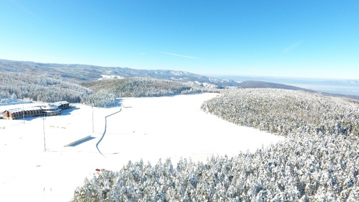 Buz Tutan Topuk Yaylası Göleti Havadan Görüntülendi