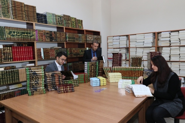 Aiçü’de İslami İlimler Arapça Temel Eserler Kitaplığı Oluşturuldu
