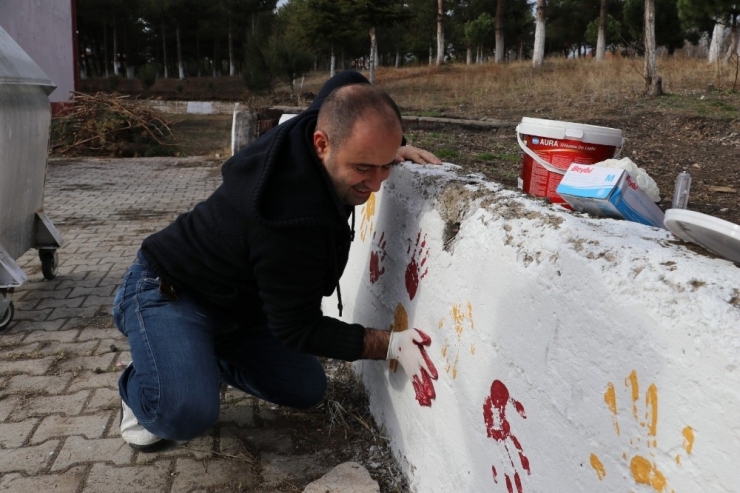 Köy Okulu Öğrencileri İlk Defa Boya Yaptılar