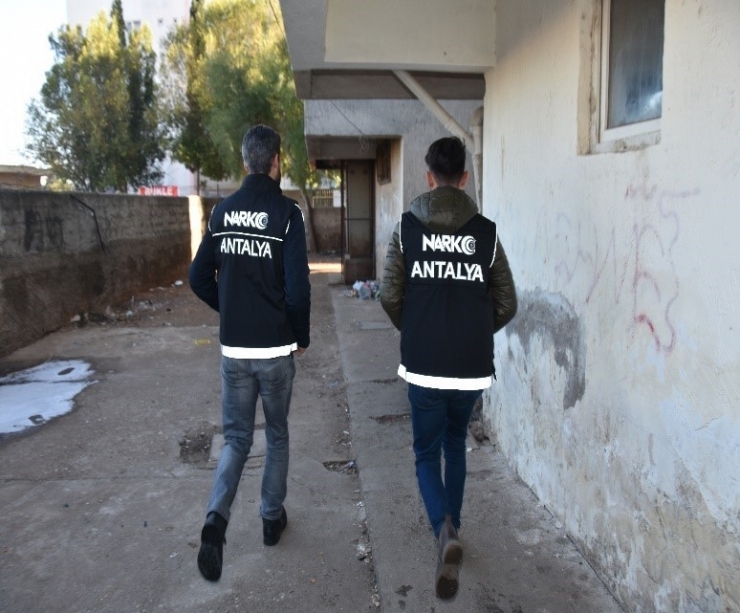 Antalya’da Uyuşturucu Operasyonu: 10 Tutuklama