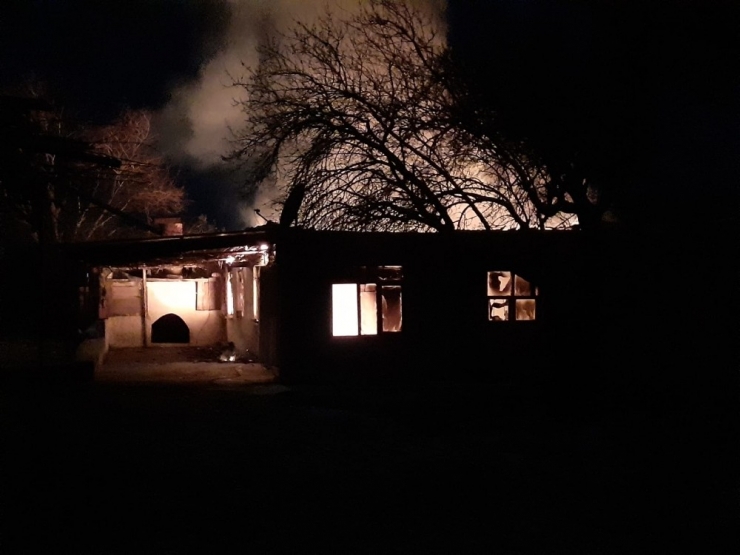 Kaş’ta Ev Yangını