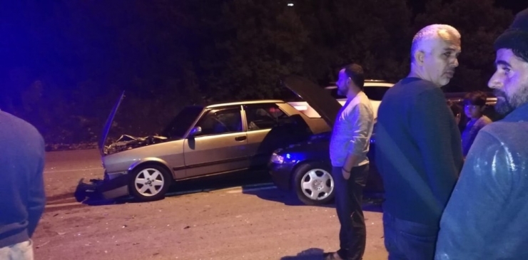 Kaş’ta Araçlar Kavşakta Çarpıştı: 1 Yaralı