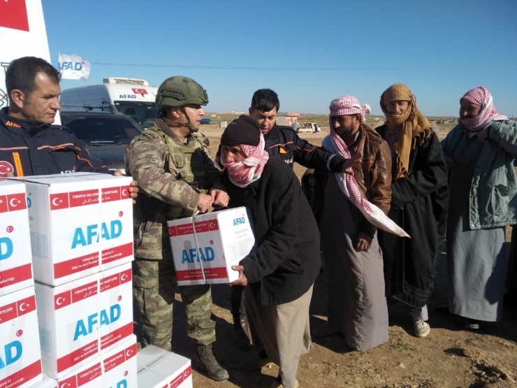 Barış Pınarı Harekatı Bölgesine İnsani Yardımlar Sürüyor