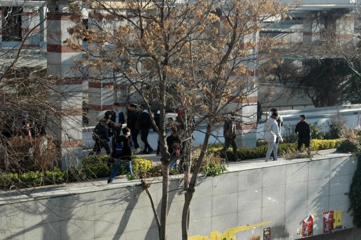 Ankara’da Onlarca Liseli Tekme Tokat Birbirine Girdi