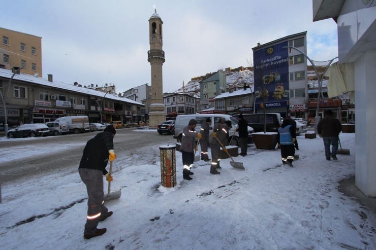 Bayburt Belediyesi’nden Karla Mücadele Çalışması