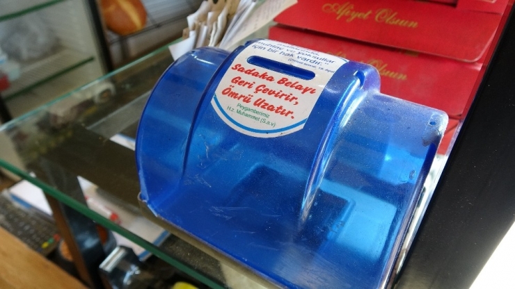 2 Gün Bedava Ekmek İstedi, 3. Gün Sadaka Kutusunu Böyle Çaldı