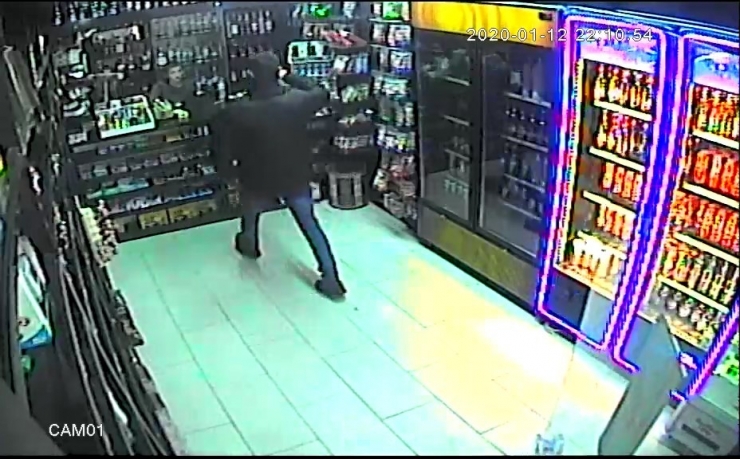 Silahla Girdi, Paraları Böyle Gasp Etti