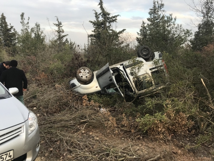 Kamyonet Takla Attı: 3 Yaralı