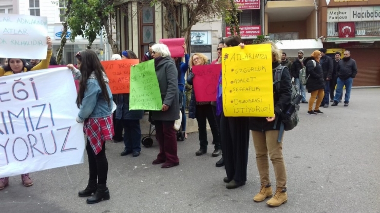 Atlı Faytonları Geri İsteyen Ada Sakinleri İle Faytoncular Gösteri Düzenledi