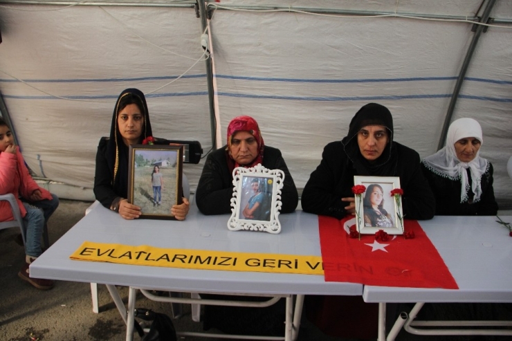 Hdp Önündeki Ailelerin Evlat Nöbeti 133’üncü Gününde