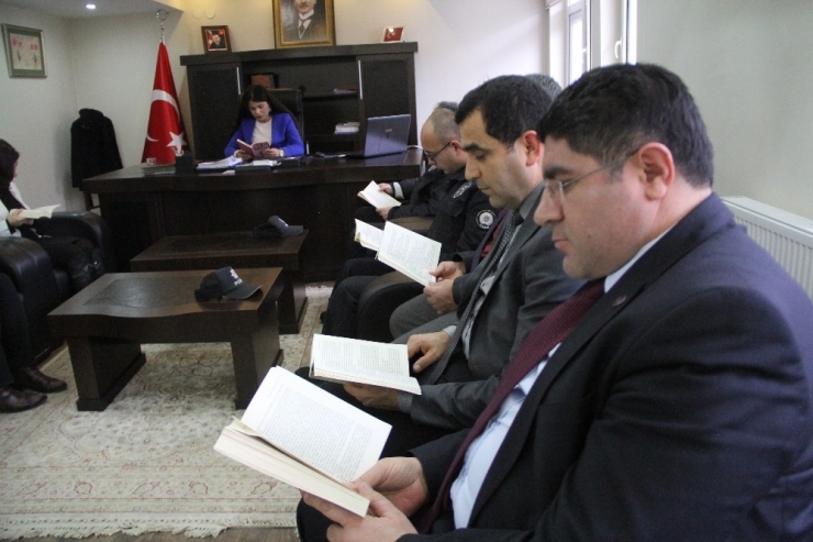 Kitap Okuma Seferberliği Başlattı, Makam Odasının Kapılarını Kitap Tutkunlarına Açtı