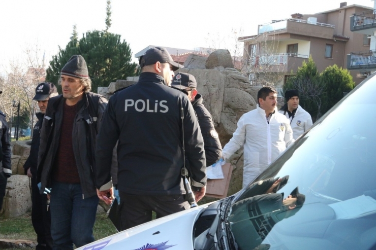 İki Gündür Kayıp Olan 18 Yaşındaki Genç Parkta Ölü Bulundu