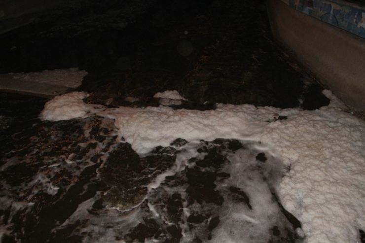 Oltu Çayı Köpürdü