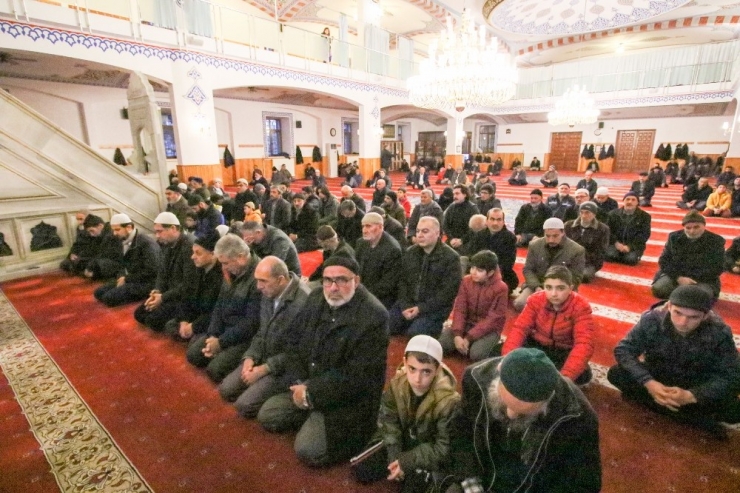 Hacılarlılar Sabah Namazında Bir Araya Geldi
