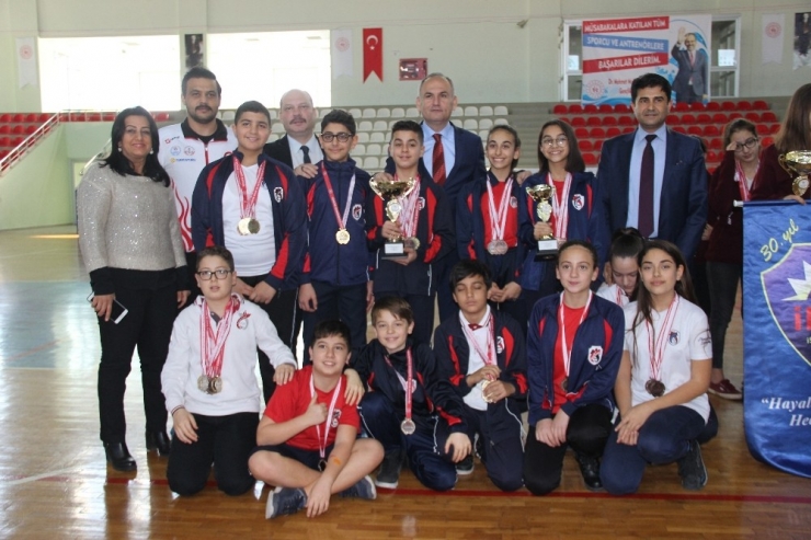 İskenderun’da "Yüzme Bilmeyen Kalmasın" Şampiyonası