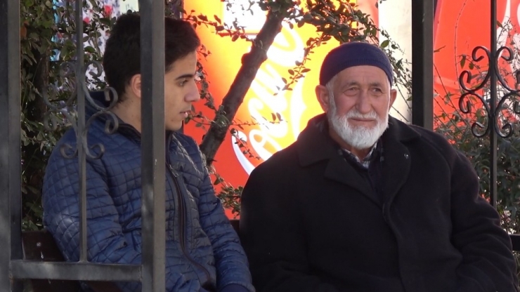 Kışın Ortasında Güneşin Tadını Çıkardılar