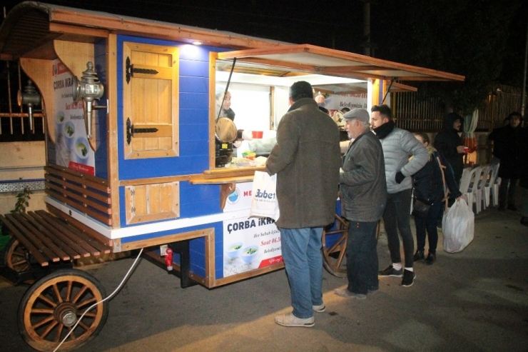 Menderes’te Sıcak Çorba İkramı