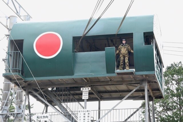 Japon Savunma Bakanı Kono, 11 Metre Yükseklikten Atladı