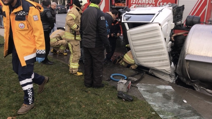 Kağıthane’de Su Tankeri Devrildi: Can Pazarı Yaşandı