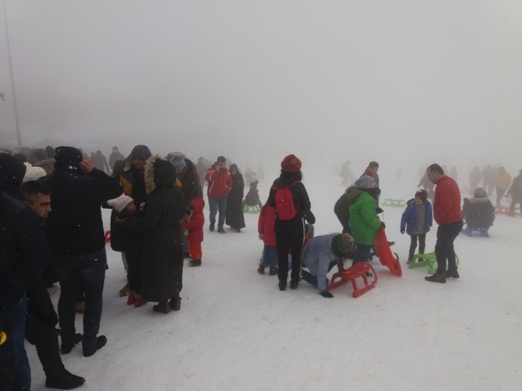 Akdağ’da Mahşeri Kalabalık