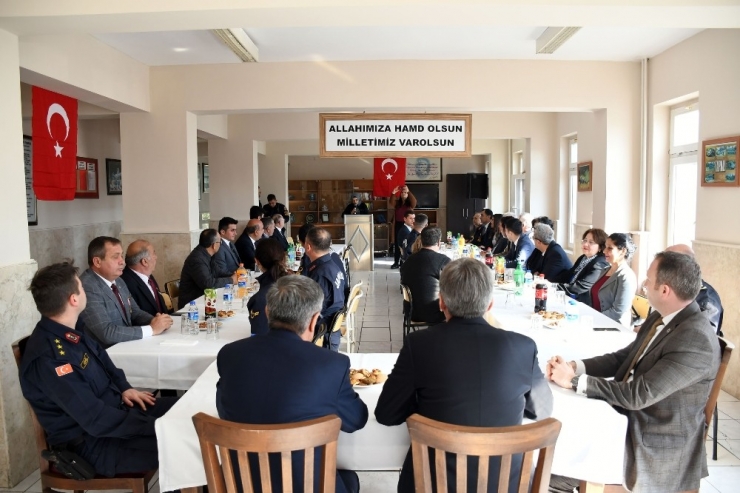 Kıbrıs Barış Harekatı’na Katılan Gazilere Milli Mücadele Madalyası Ve Beratı Verildi