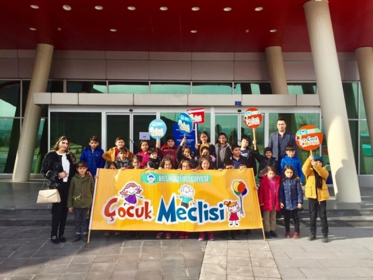 Çocuk Meclisi Üyeleri Robotik Kodlamayı Deneyimledi