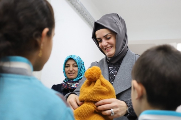 Gönüllü Kadınlar Ördü, 750 Öğrenci Mutlu Oldu