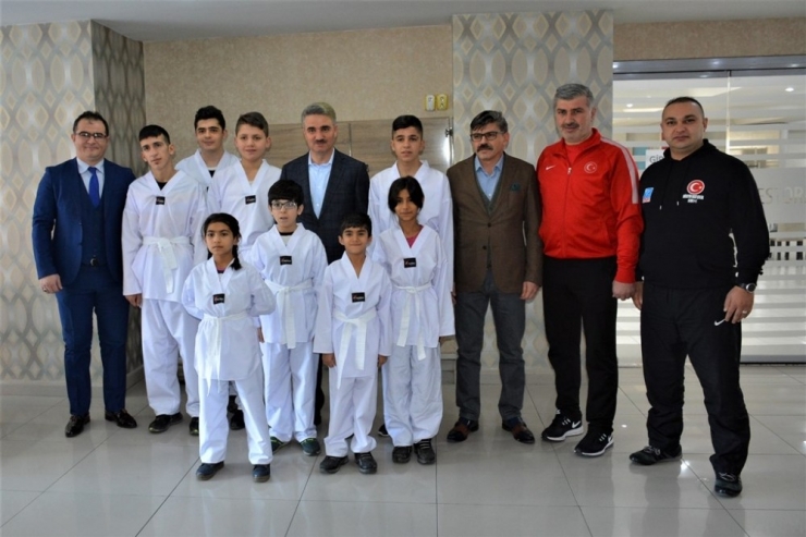 “Sokaktan Spora” Projesine Katılanlar Gösteri Yaptı