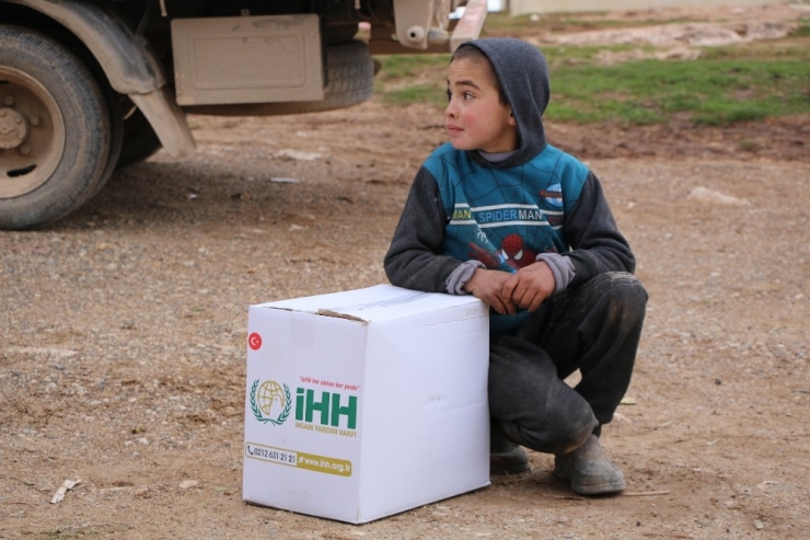 İdlib’ten Afrin’e Göç Eden Sivillere Gıda Yardımı