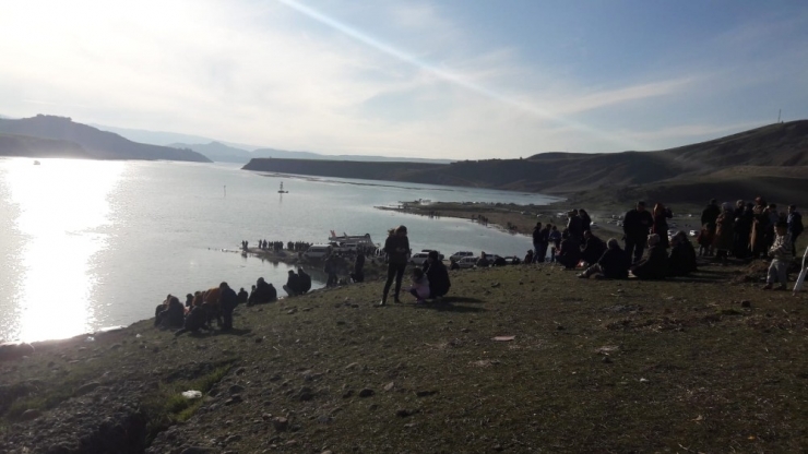 Köprü Su Altında Kaldı, Vatandaşlar Bölgeye Akın Etti