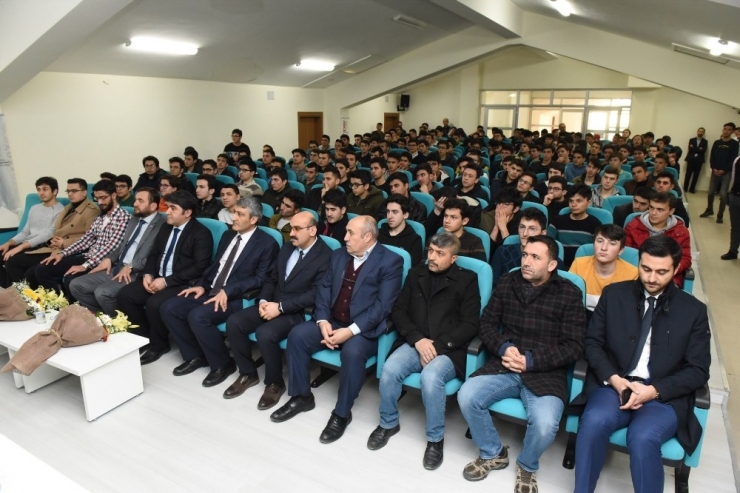 Vali Çiftçi Ve Başkan Aşgın Gençlerle Bir Araya Geldi