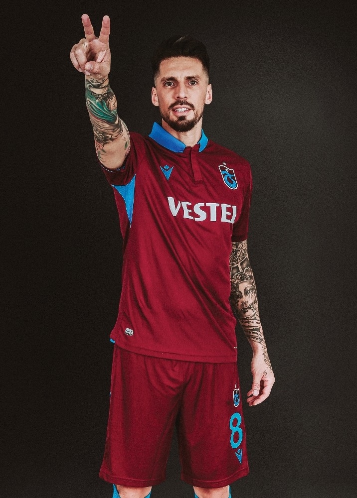 Trabzonspor Kaptanı Jose Sosa: "Adınız Trabzonspor İse Hedefiniz Zirvedir"