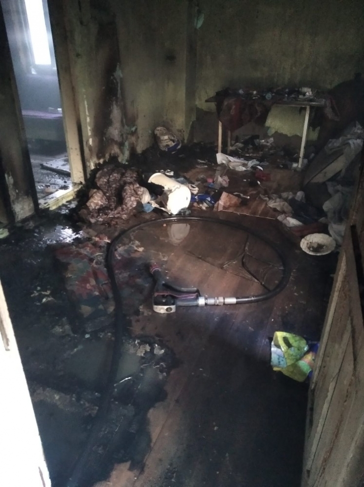 Uşak’ta Kullanılmayan Evde Yangın Çıktı