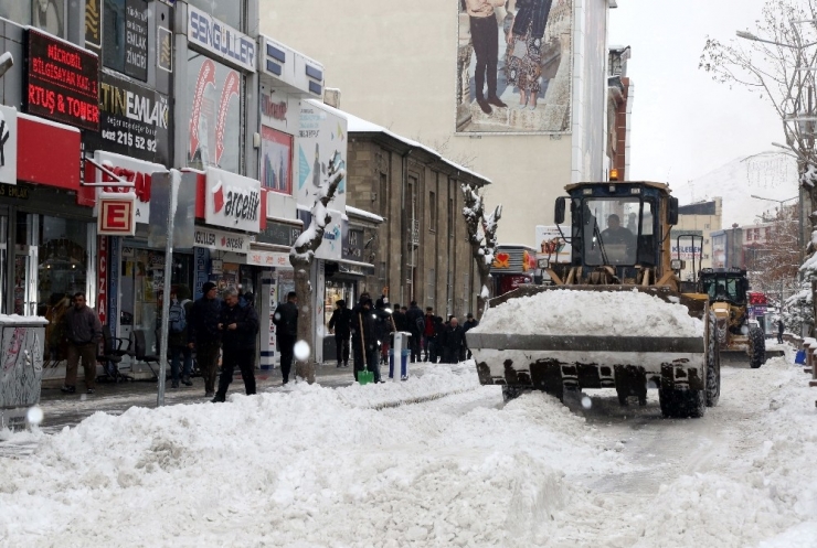Van’da Kar Temizleme Çalışması