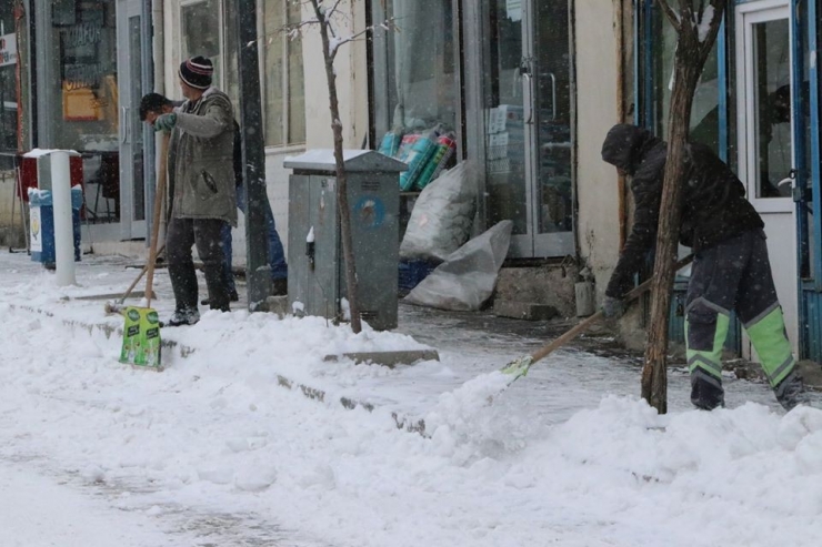 Özalp İlçesinde Kar Yağışı