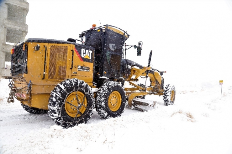 Tuşba Belediyesinden Karla Mücadele Çalışması