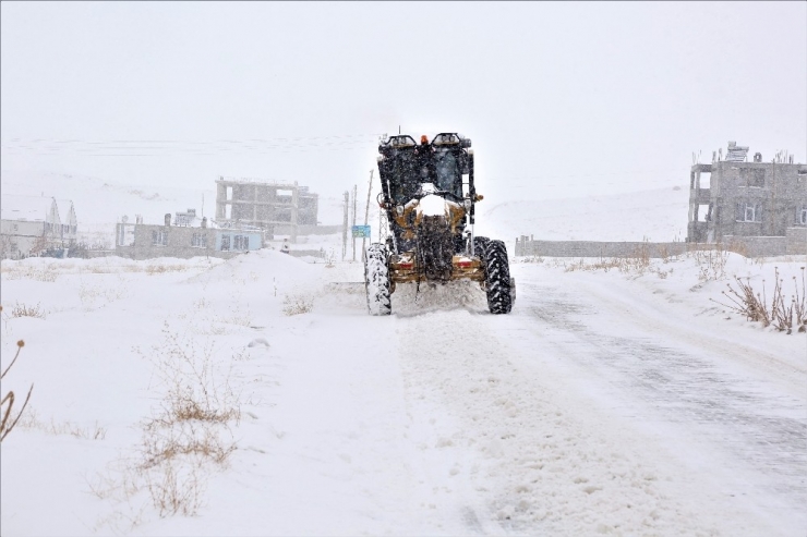Tuşba Belediyesinden Karla Mücadele Çalışması